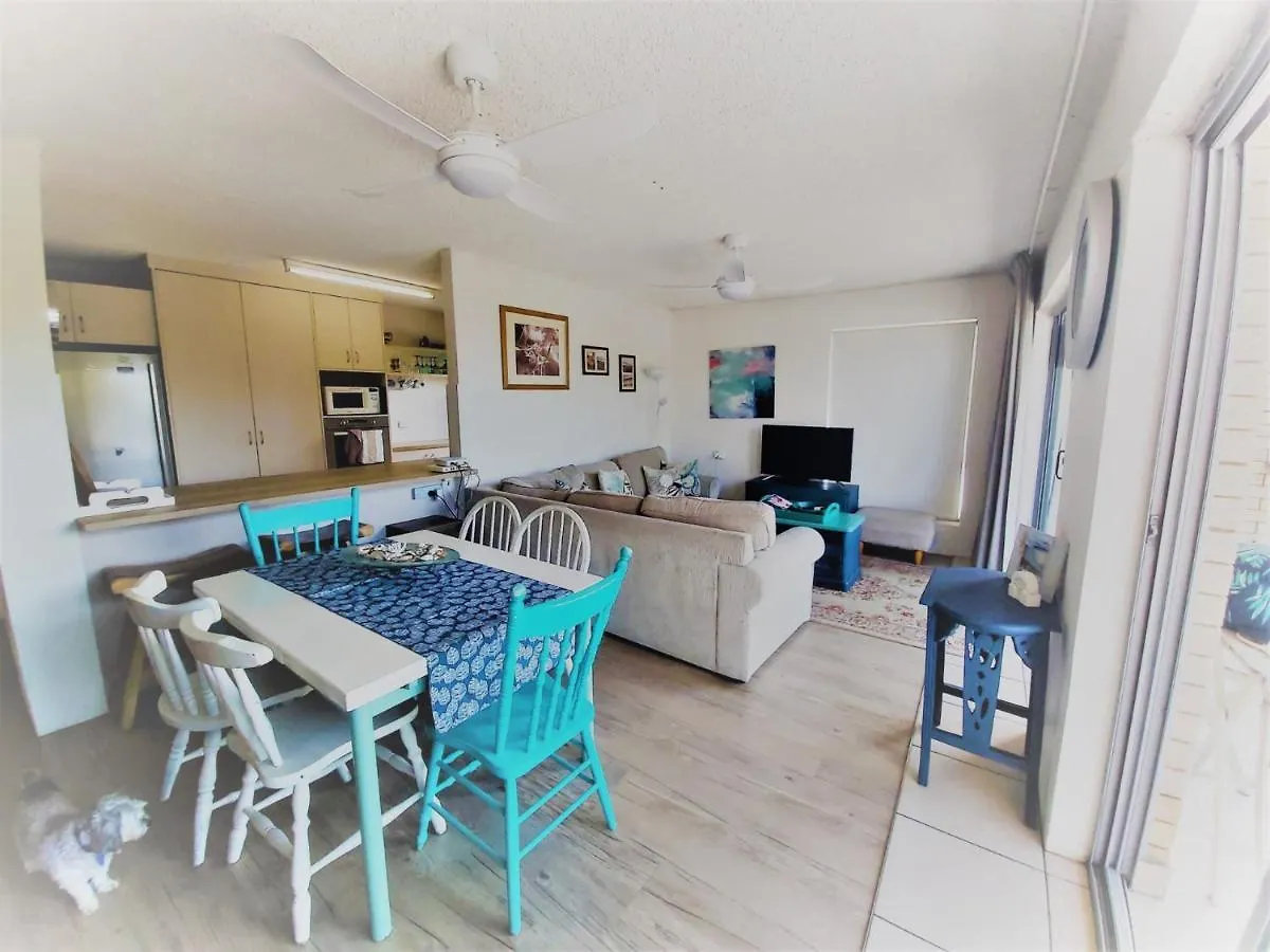 Daire Moondara Unit 2 21 Bulcock Beach Esplanade Bulcock Beach Caloundra