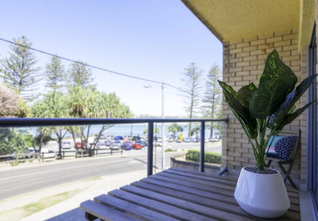 Moondara Unit 2 21 Bulcock Beach Esplanade Bulcock Beach Caloundra 0*,  Avustralya